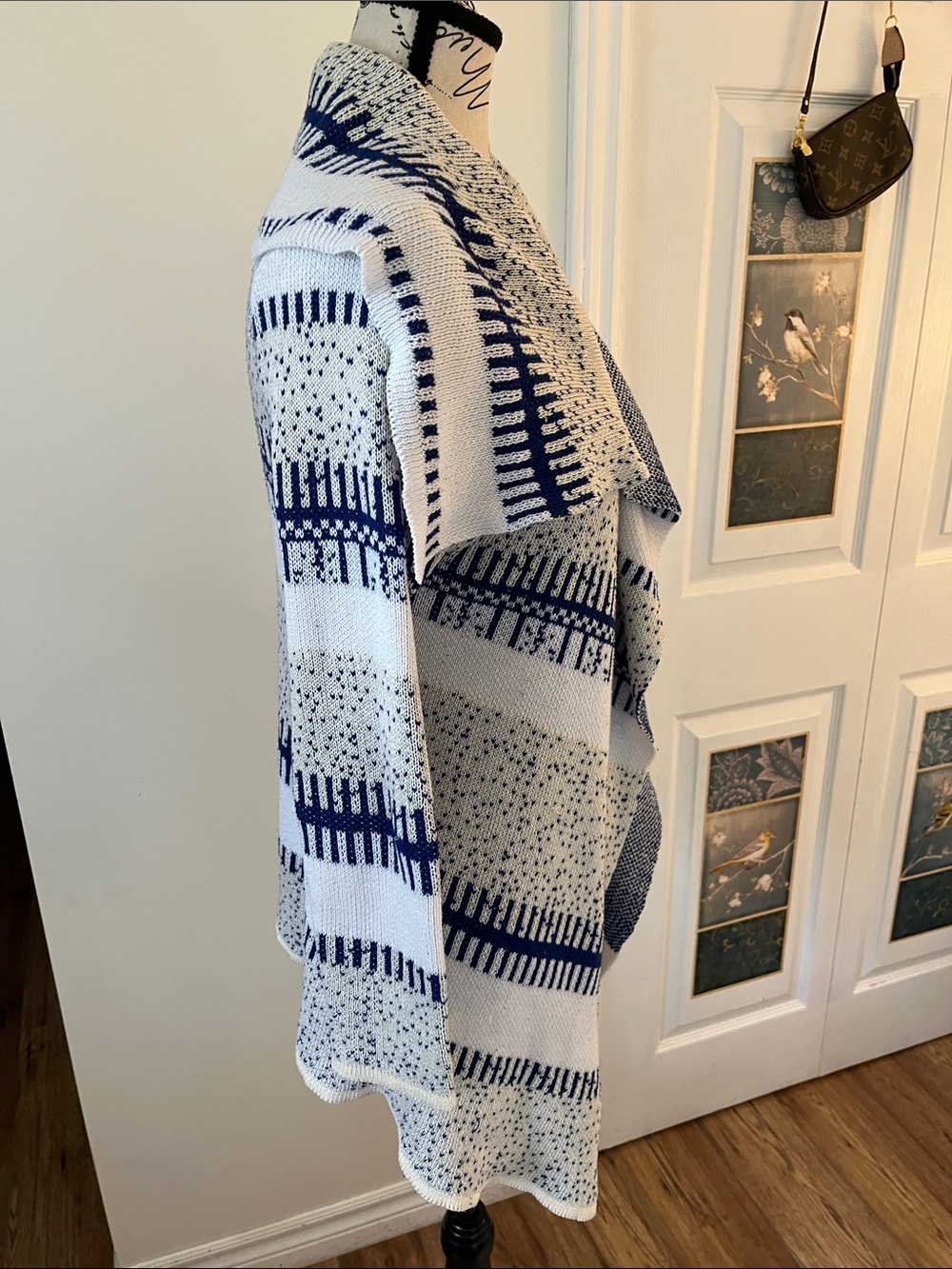 🍎Source Unknown White and Navy Blue Striped Open Front Cardigan - Picture 5 of 9